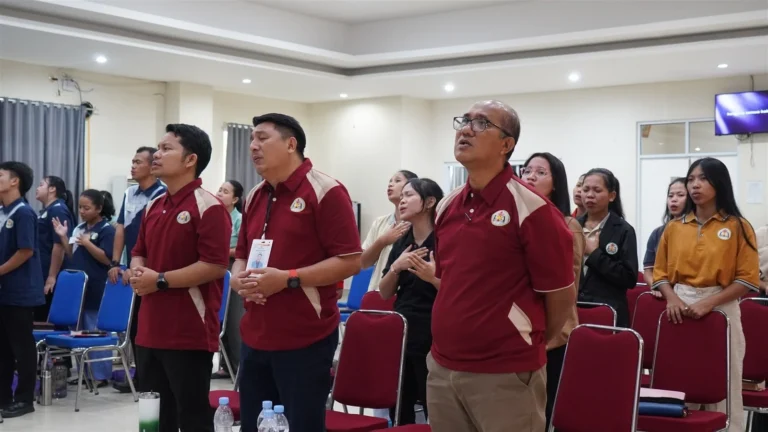 Peserta mengikuti ibadah dalam rangkaian PKKMB STT Star Riau tahun akademik 2026/2027