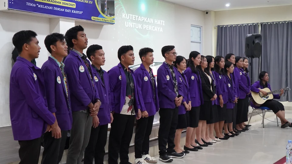 Mahasiswa STT STAR melayani pujian dalam ibadah pembukaan semester