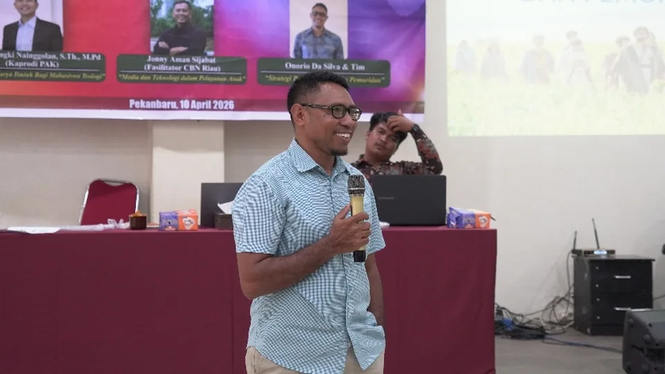 Onorio Da Silva menyampaikan materi pemuridan