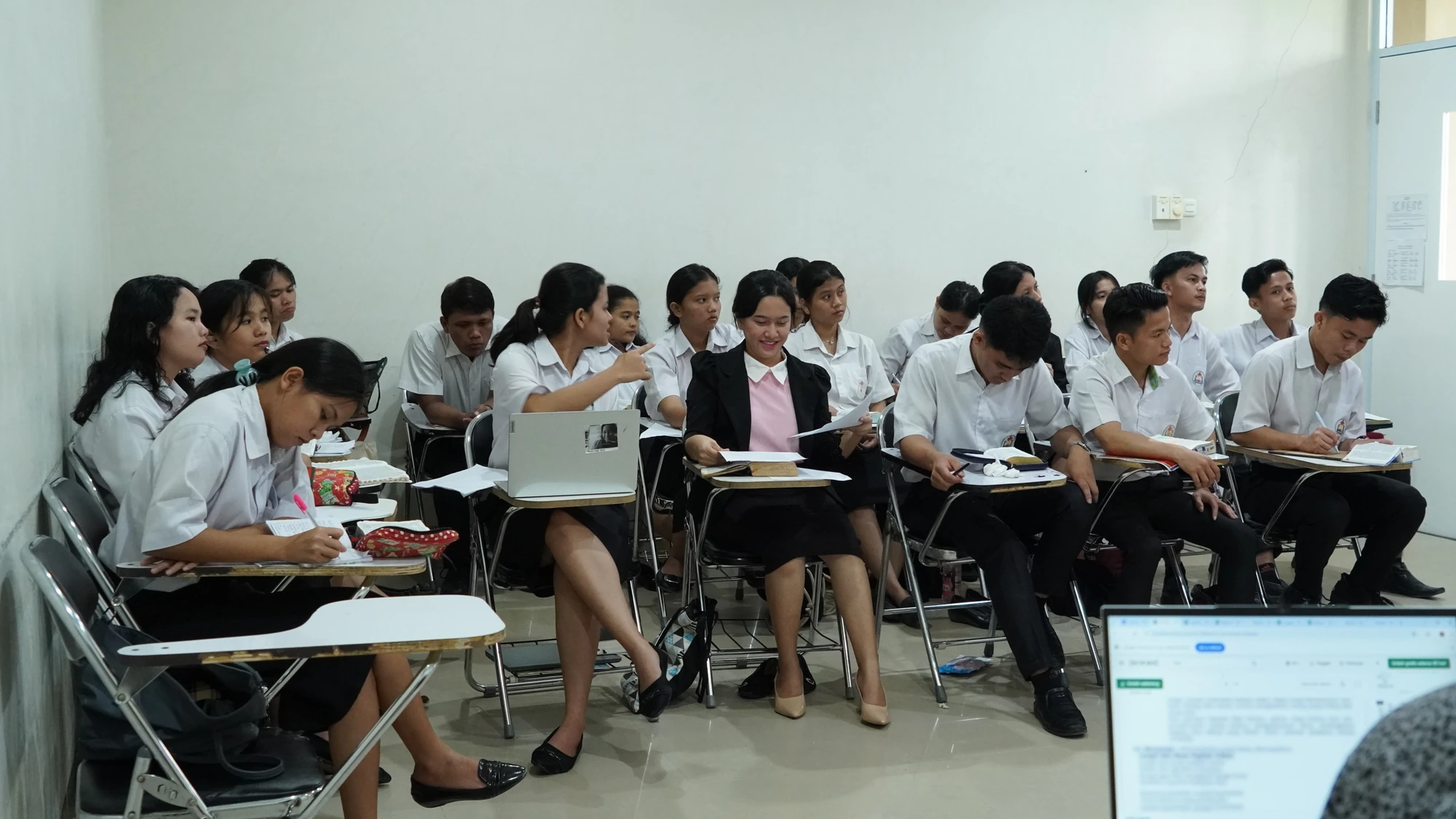 Komunitas akademik di STT Star Riau